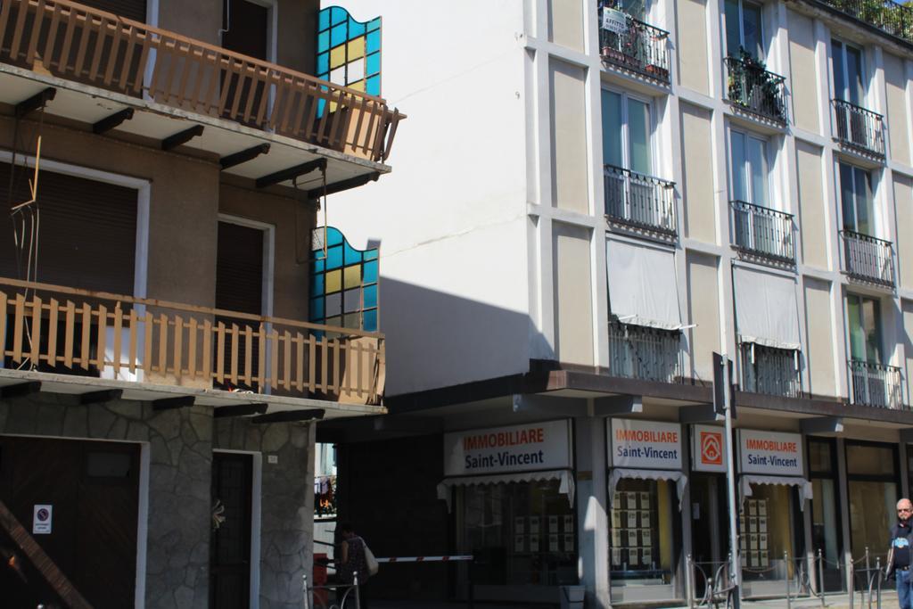 In Centro A Saint Vincent Apartment Exterior foto